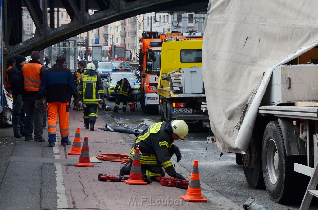 LKW Bruecke Koeln Deutz Opladenestr Deutz Muelheimerstr P160.JPG - Miklos Laubert